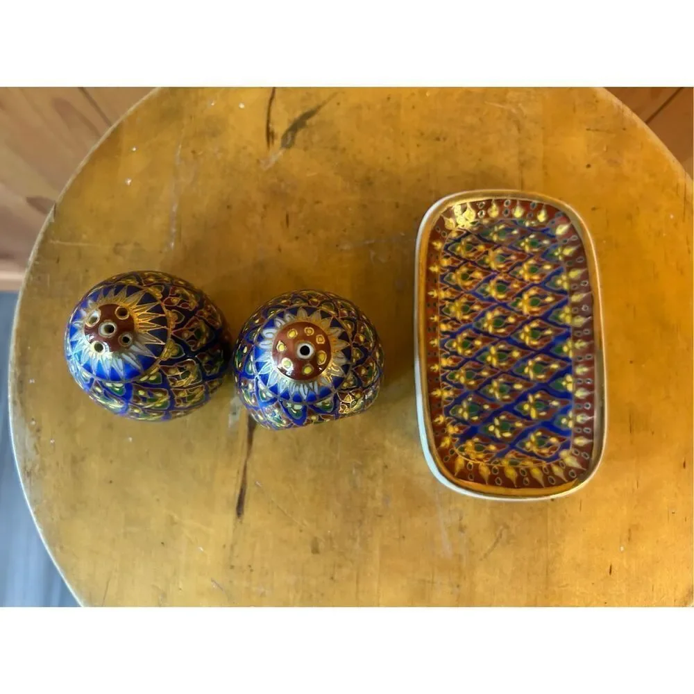 Vintage Hand Painted Thai Benjarong Gold Encrusted Porcelain Salt/Pepper Shakers